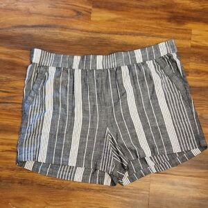 Striped Gray Women's Shorts, 1X